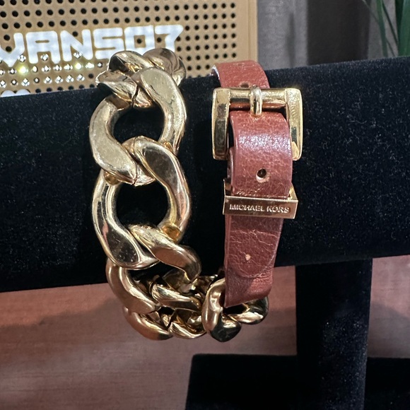 Michael Kors Wrap around gold and leather bracelet - Picture 5 of 6